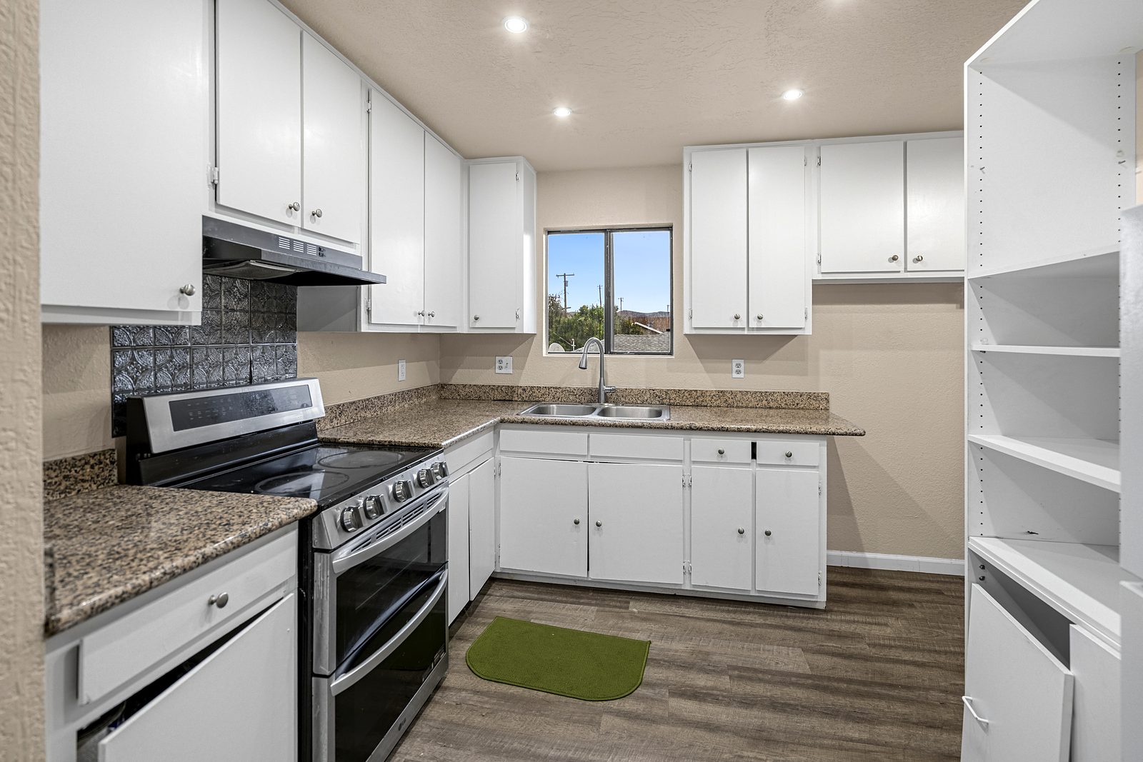 Upper unit · kitchen