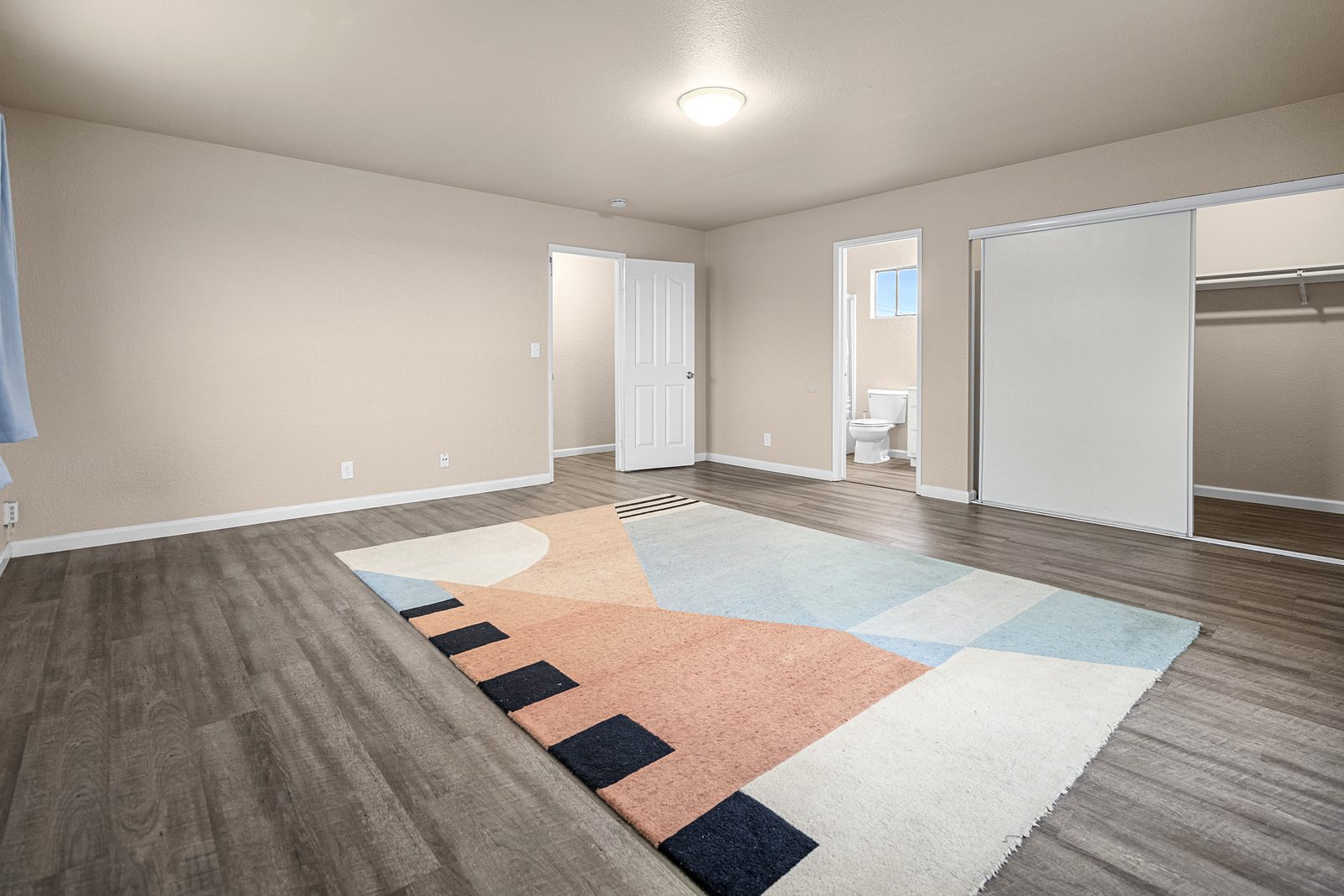 Upper unit · primary bedroom