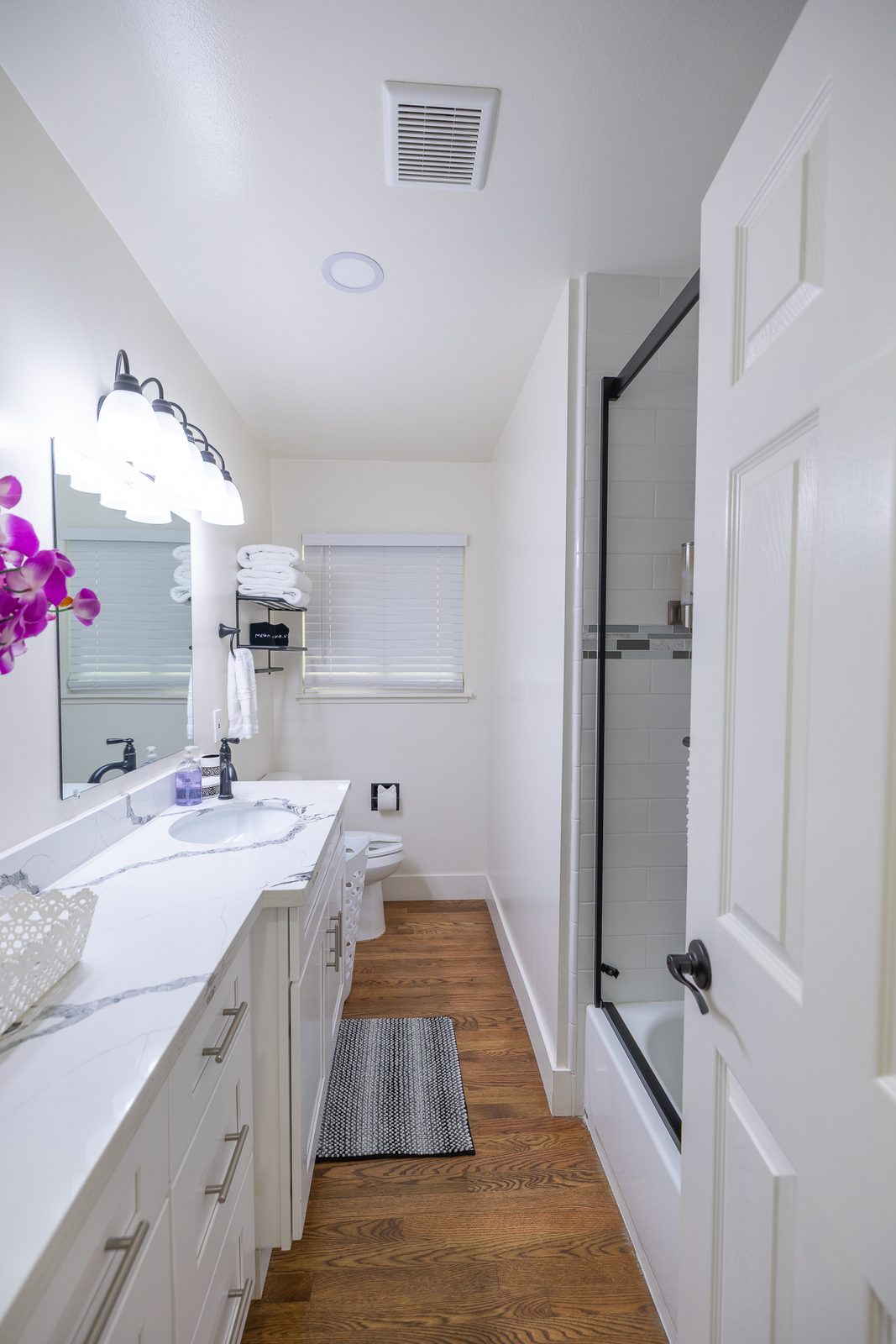 Bathroom with tub