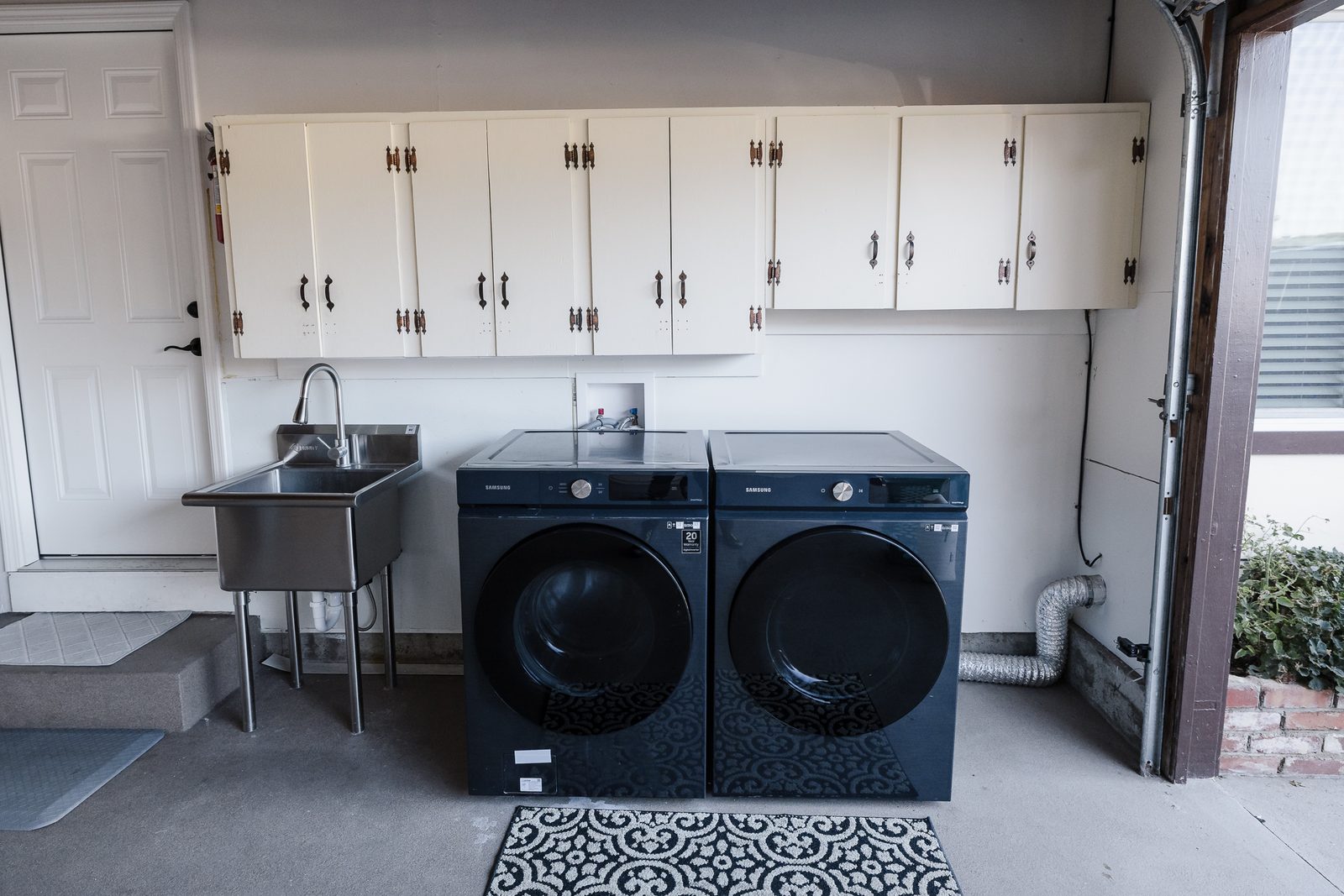 Garage & laundry