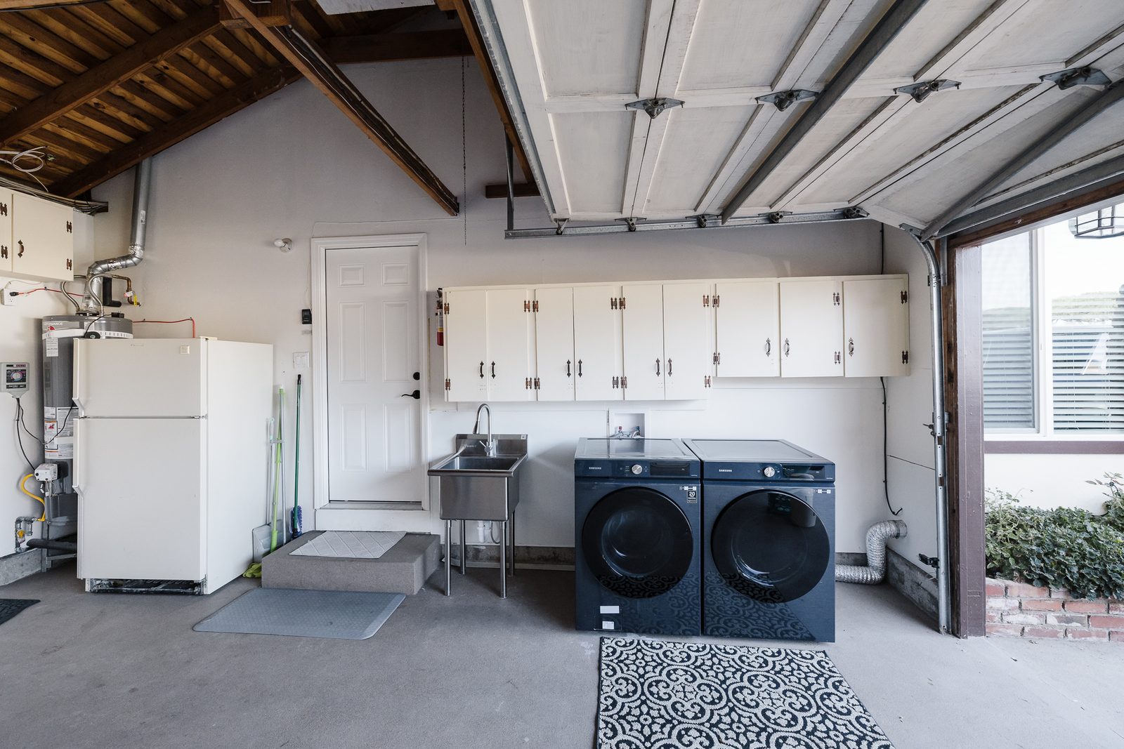 Garage & laundry